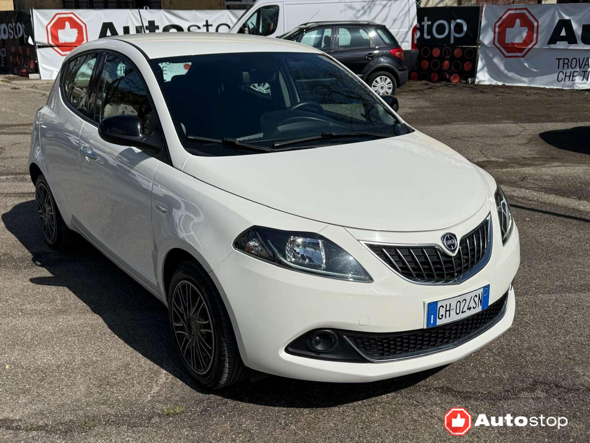 Lancia Ypsilon  Ypsilon 1.0 firefly hybrid Silver s
