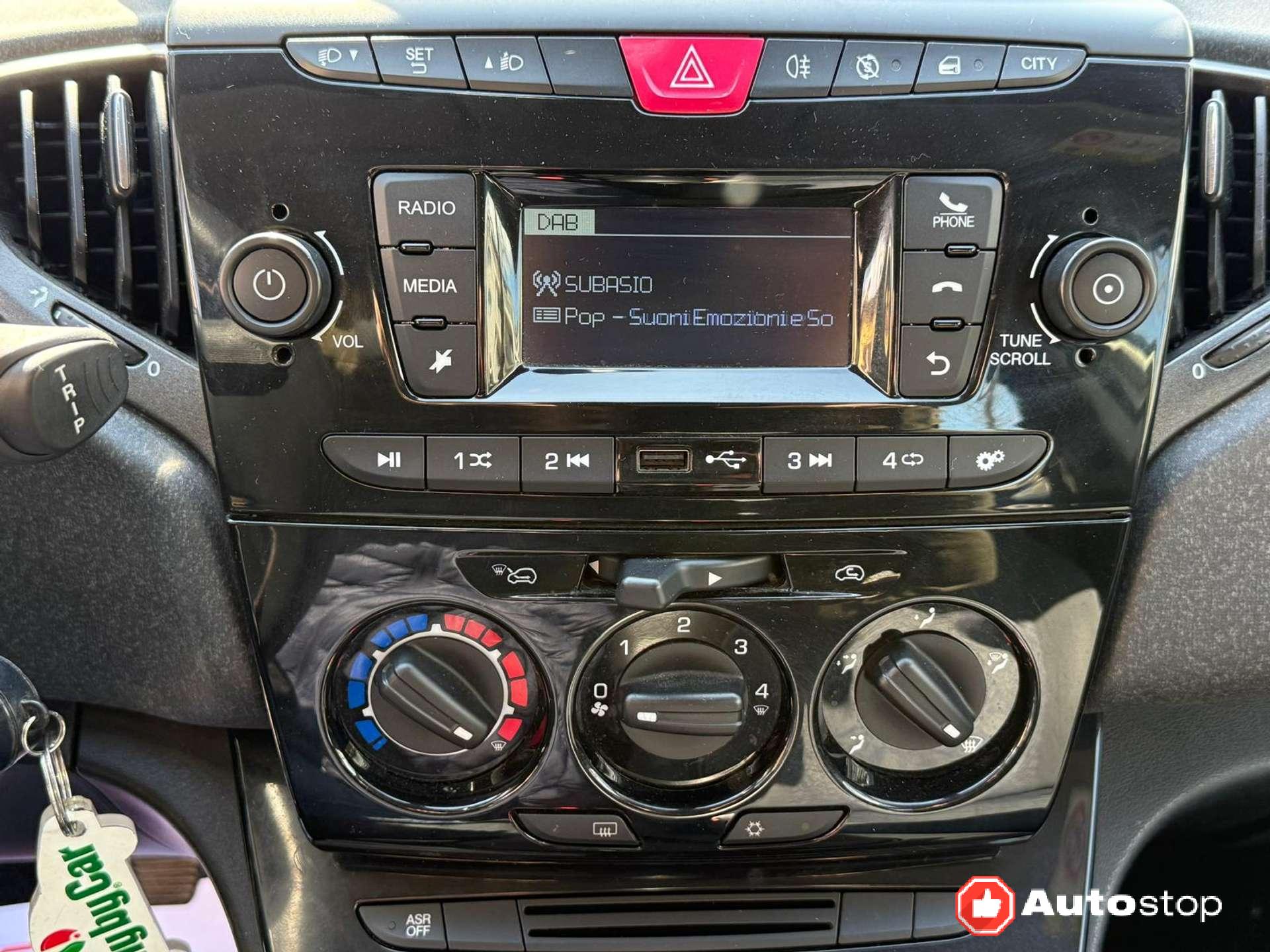 Lancia Ypsilon  Ypsilon 1.0 firefly hybrid Silver s