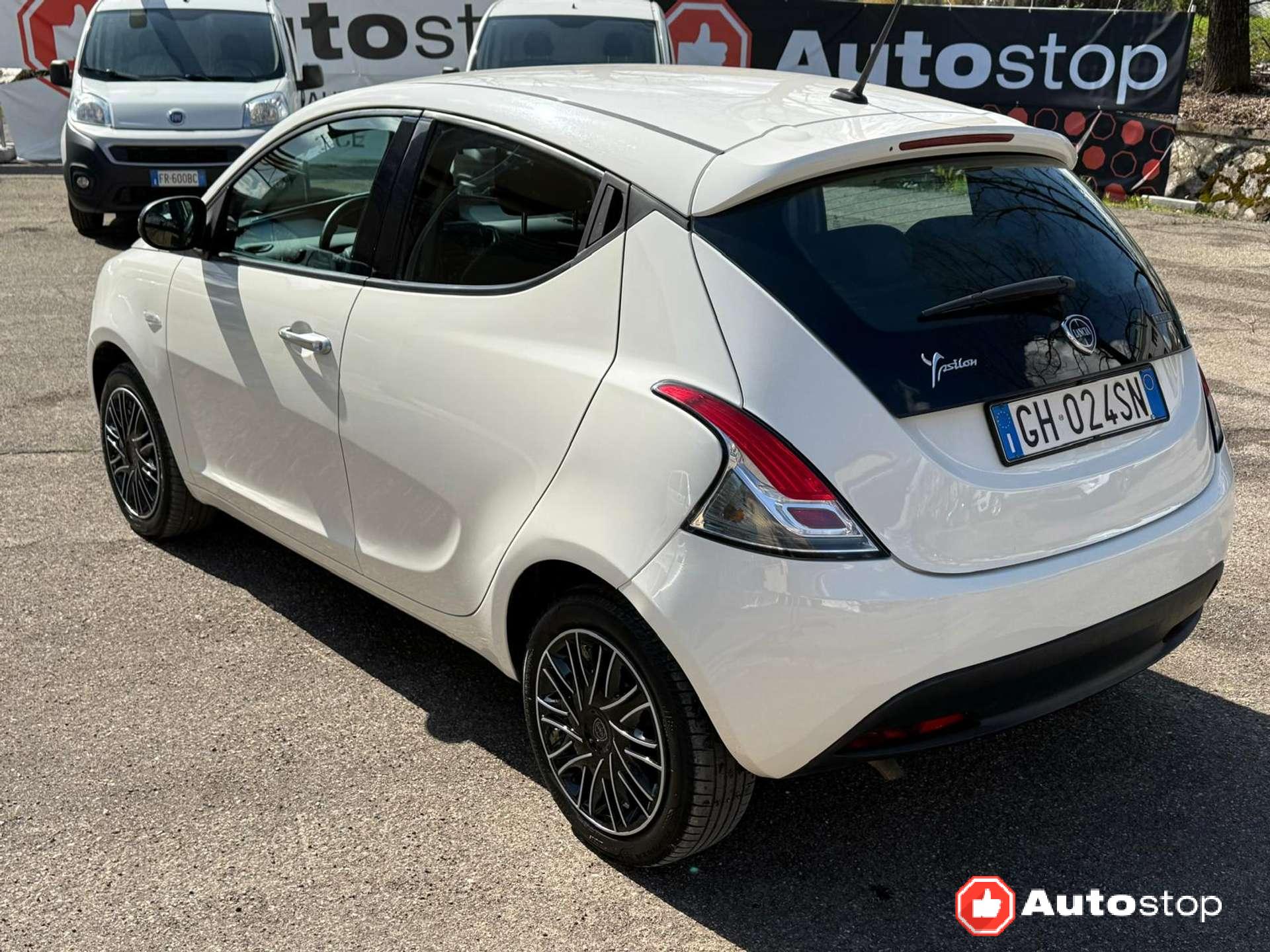 Lancia Ypsilon  Ypsilon 1.0 firefly hybrid Silver s