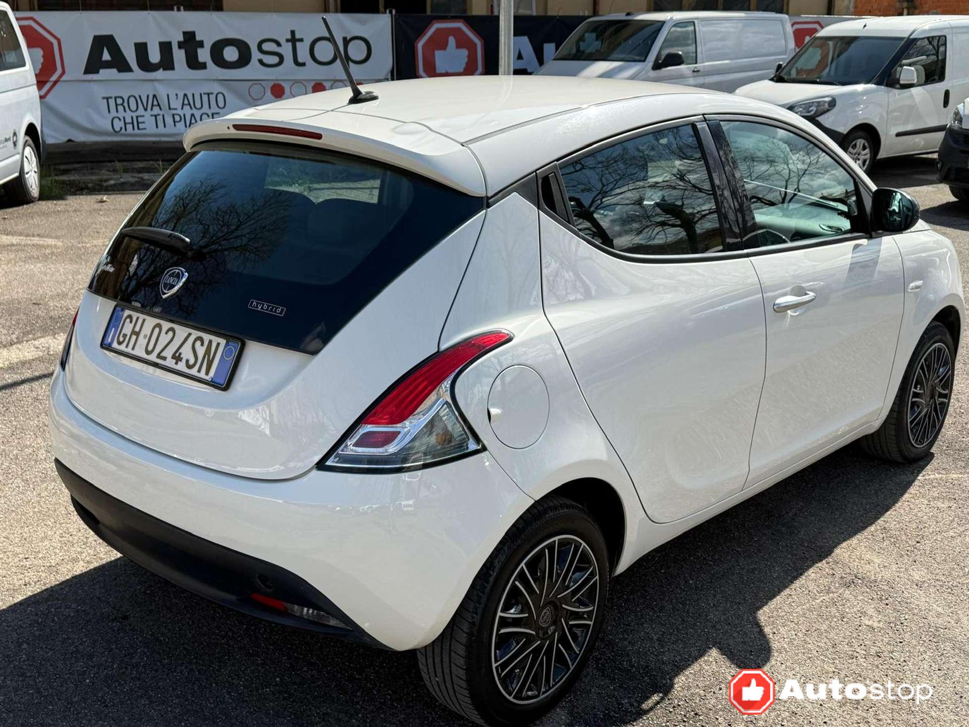 Lancia Ypsilon  Ypsilon 1.0 firefly hybrid Silver s