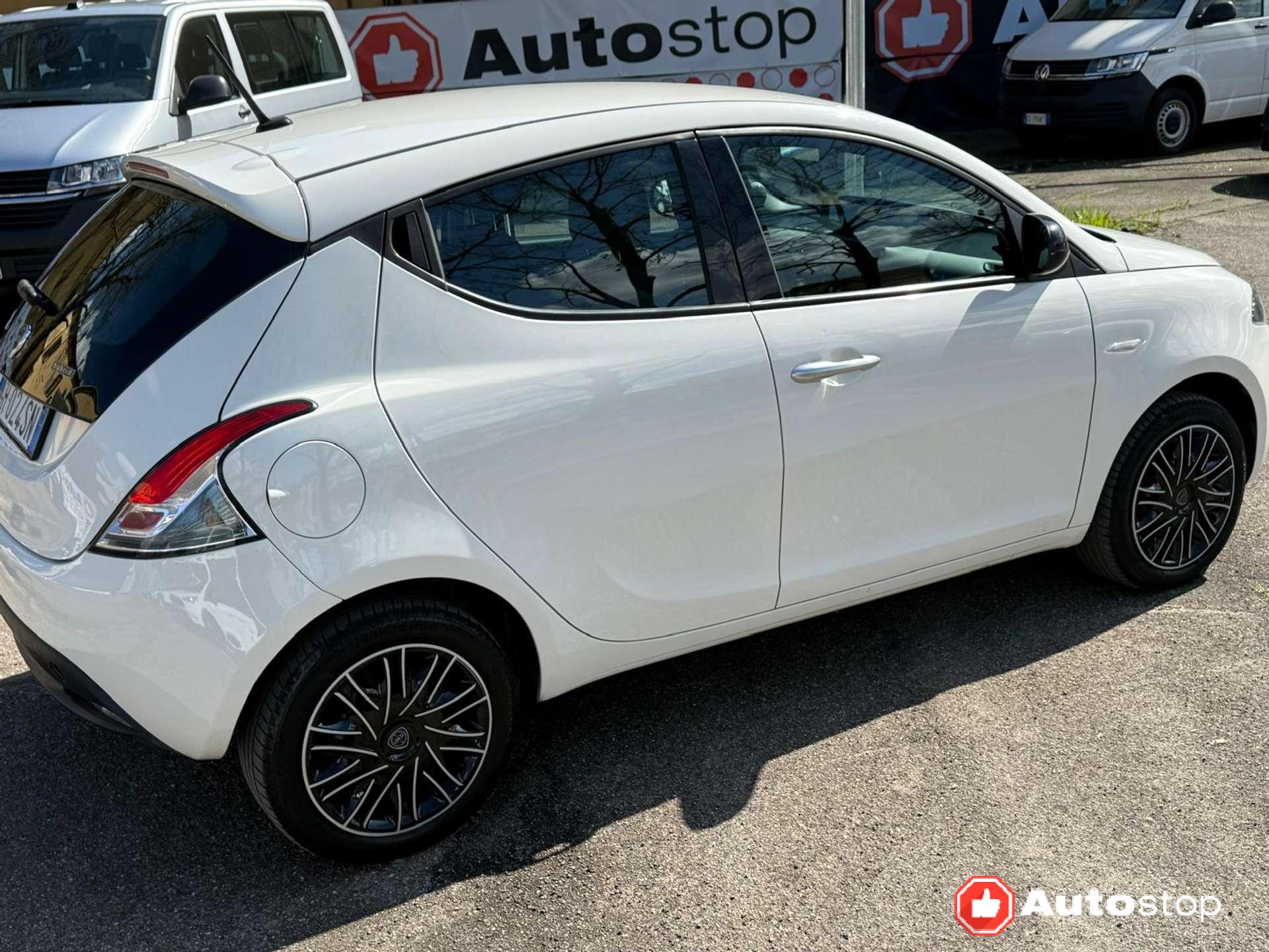 Lancia Ypsilon  Ypsilon 1.0 firefly hybrid Silver s