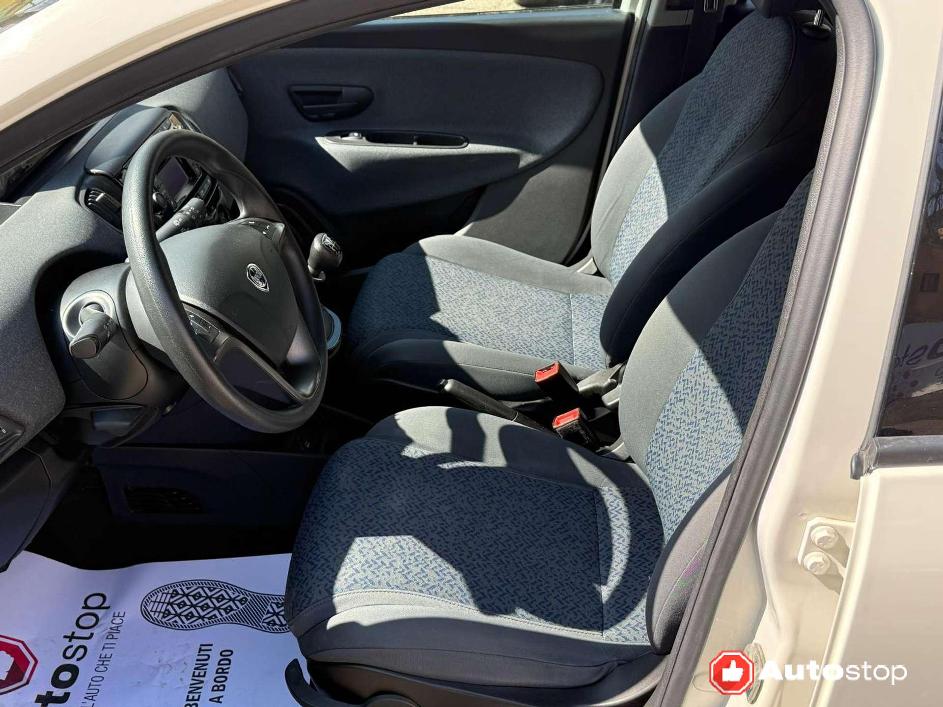 Lancia Ypsilon  Ypsilon 1.0 firefly hybrid Silver s