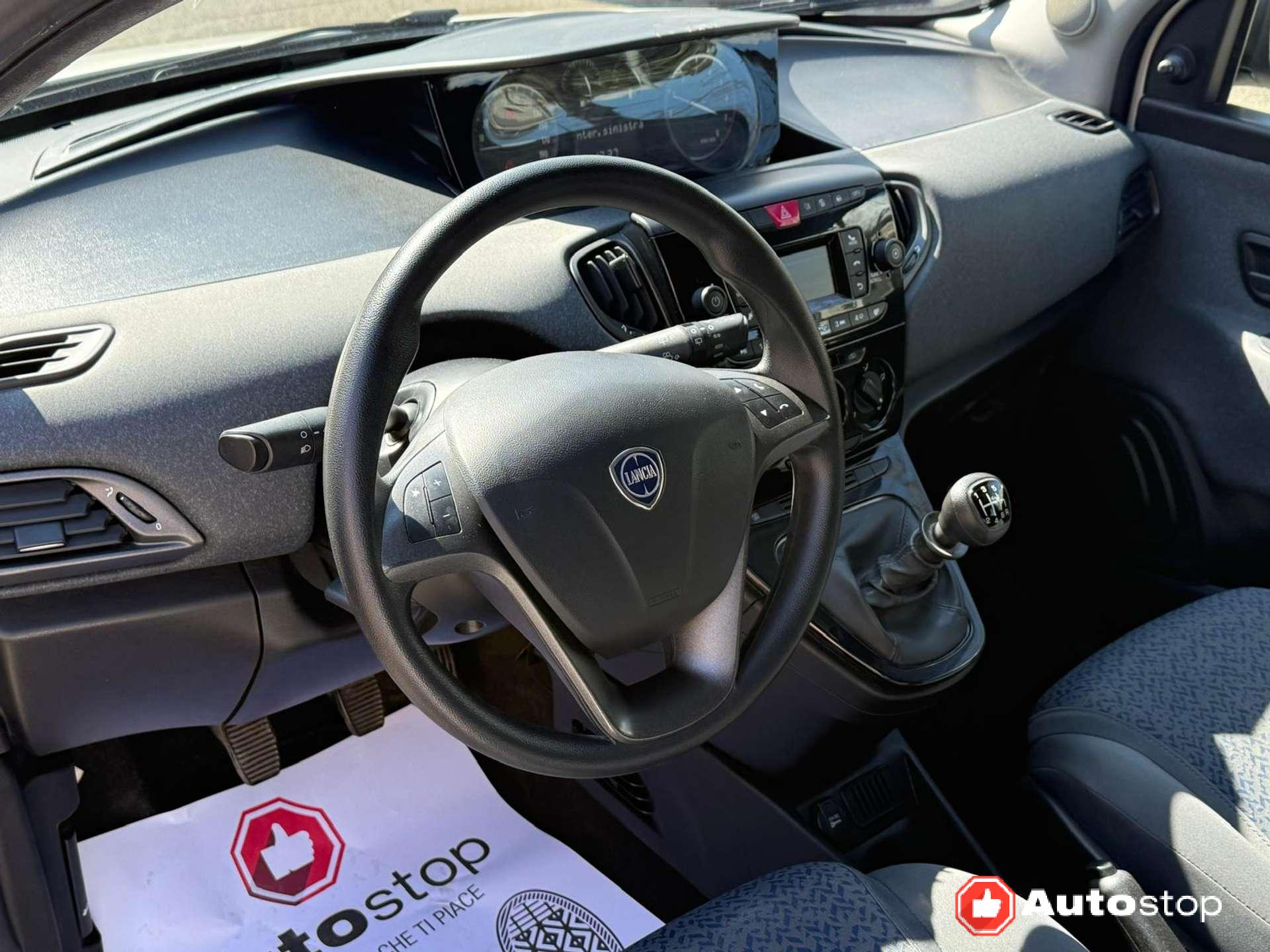 Lancia Ypsilon  Ypsilon 1.0 firefly hybrid Silver s