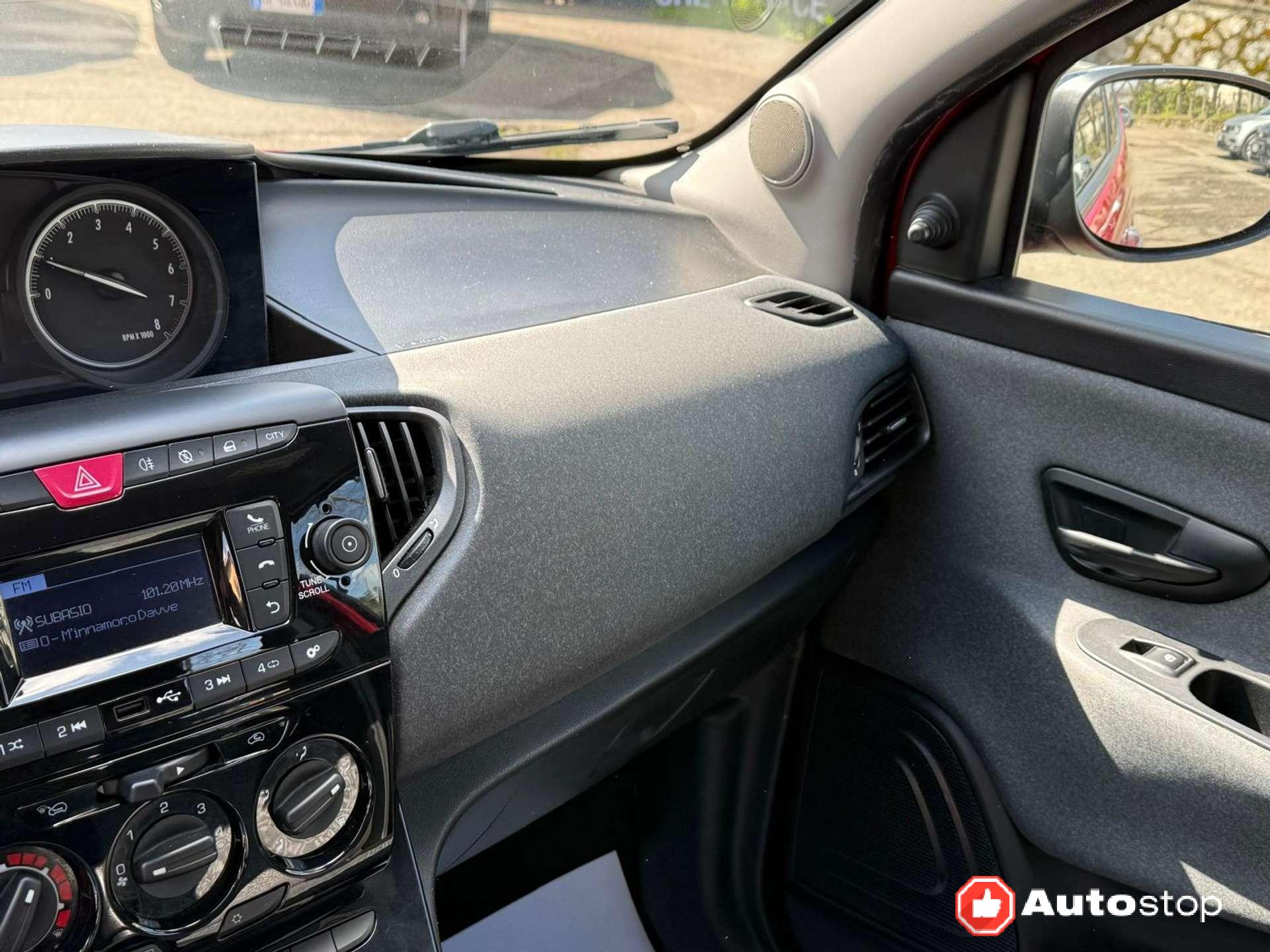Lancia Ypsilon  Ypsilon III 1.0 firefly hybrid Silver s&s