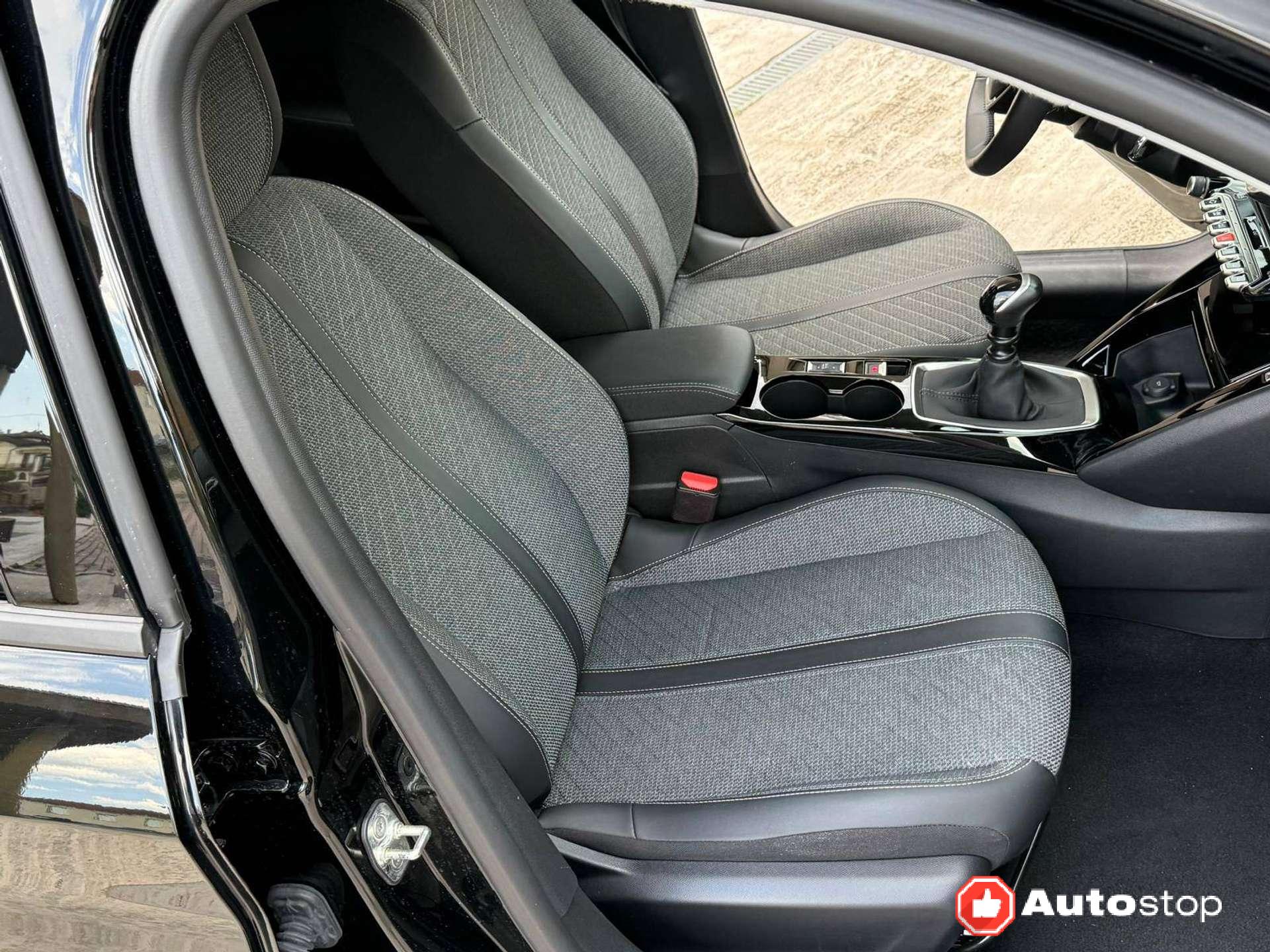 Peugeot 208  208 II 1.2 puretech Allure s&s Bellissima!