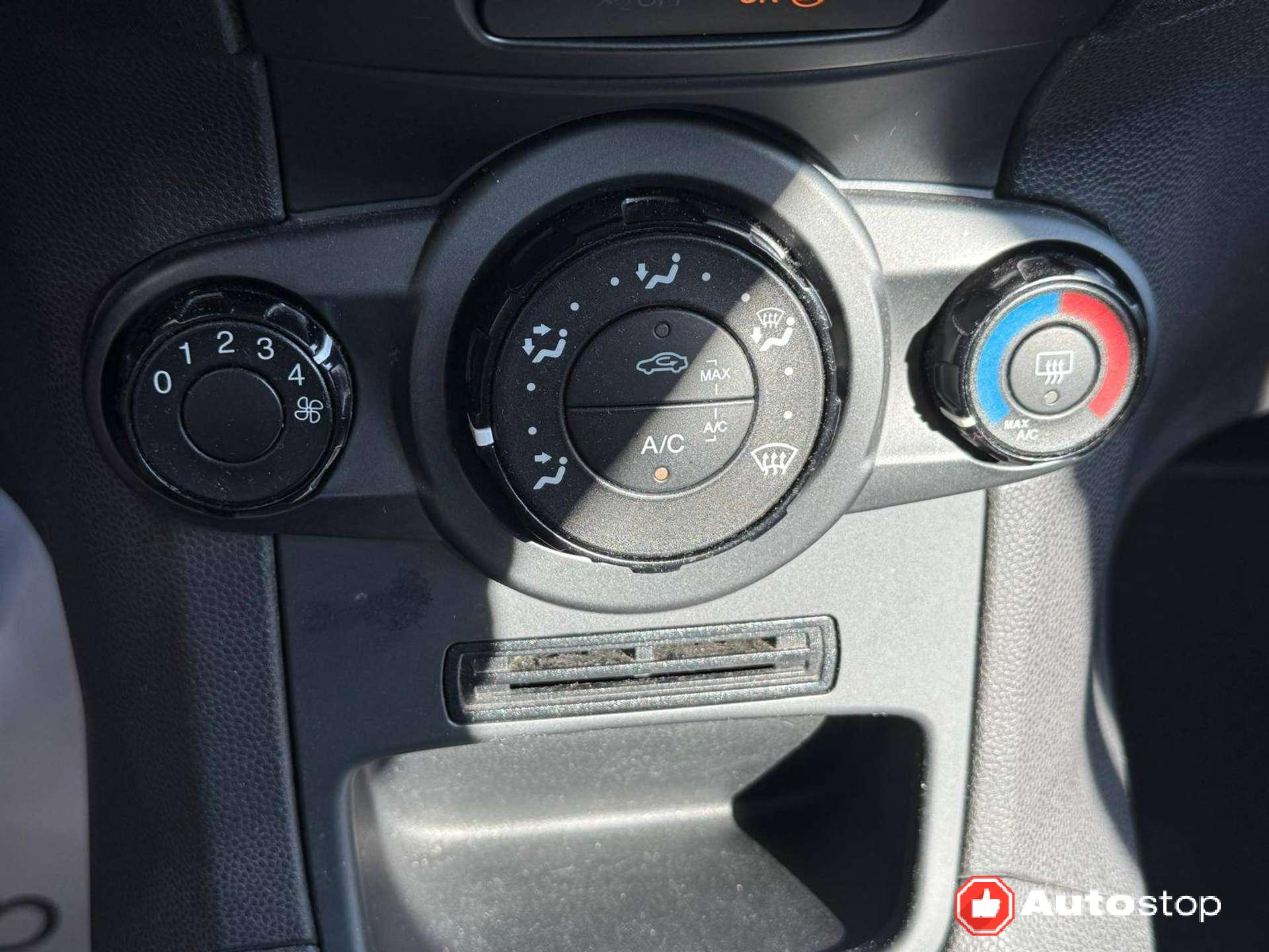 Ford Fiesta  Fiesta VI 2013 5p 1.5 tdci Business 75cv