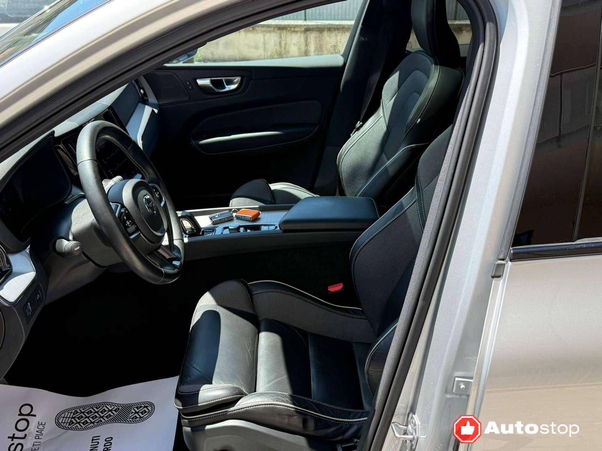 Volvo XC60  XC60 II 2.0 b5 R-design awd auto