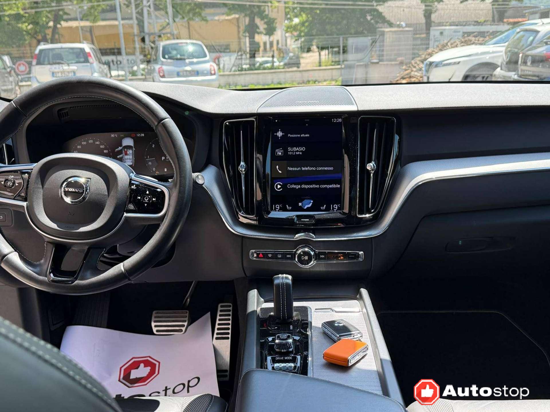 Volvo XC60  XC60 II 2.0 b5 R-design awd auto