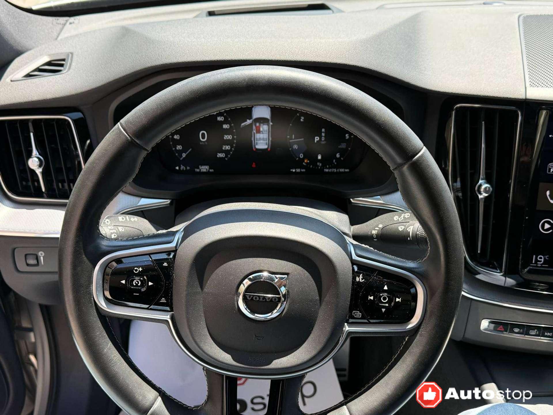 Volvo XC60  XC60 II 2.0 b5 R-design awd auto
