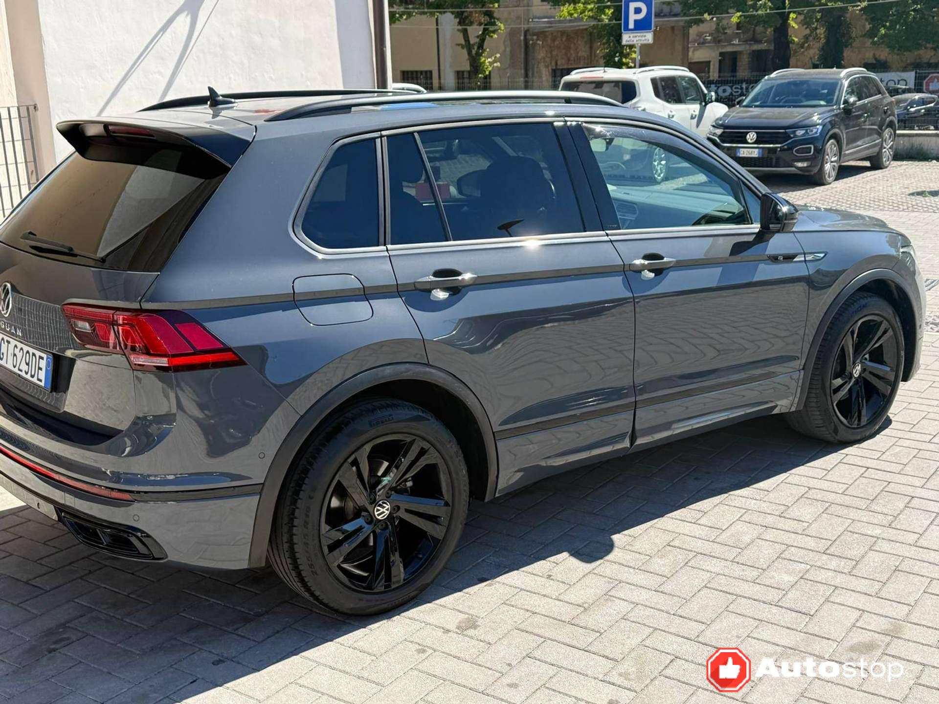 Volkswagen Tiguan  Tiguan II 2021 2.0 tdi R-Line 150cv dsg